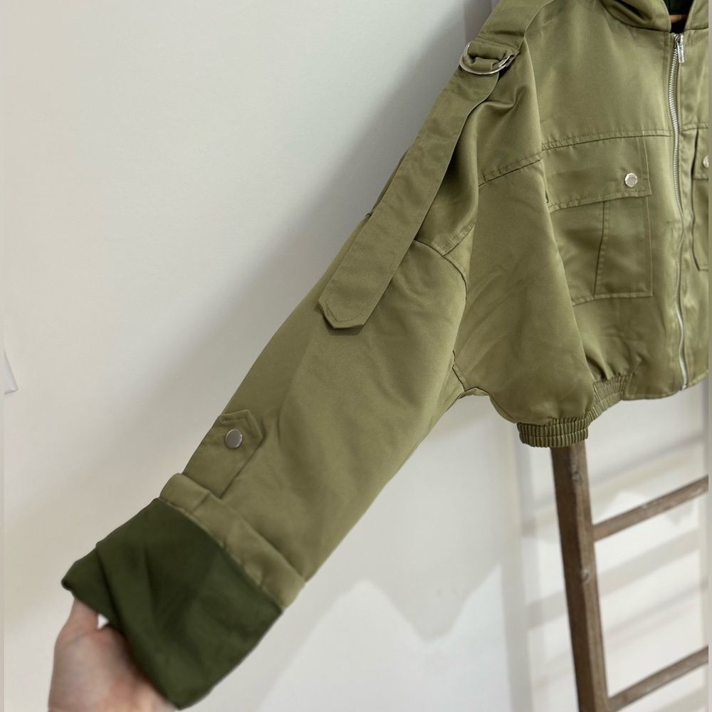 Pretty Little Thing Army Green Cropped Satin Oversized Bomber Jacket 4 / 10 NWT - Picture 3 of 8